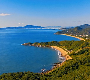 Credit: Leonardo Felippi The coast of Balneário Camboriú in Brazil is an example of a coastal region that is under high levels of increasing pressure. Credit: Leonardo Felippi