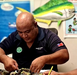 Ministry of Agriculture and Fisheries (MAF) officials measure confiscated crab species. (Photo: MAF/Supplied) Ministry of Agriculture and Fisheries (MAF) officials measure confiscated crab species. (Photo: MAF/Supplied)
