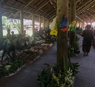Fresh produce at the Kokopo market. Image by John C. Cannon/Mongabay. Fresh produce at the Kokopo market. Image by John C. Cannon/Mongabay.