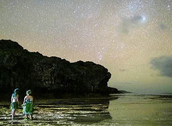 Photo by Mark Russell Locals observe the night sky in Niue, the world’s first whole country to become a Dark Sky Place.