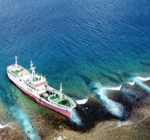 Shen Gang Shun 1 stuck on reef of Arutua. Credit - https://www.rnz.co.nz/ Shen Gang Shun 1 stuck on reef of Arutua. Credit - https://www.rnz.co.nz/