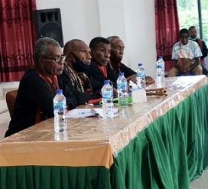 Members of Gelek Malak Kalawilis Pasa clan in Sorong, West Papua, Indonesia. Credit - Yayasan Pusaka. Members of Gelek Malak Kalawilis Pasa clan in Sorong, West Papua, Indonesia. Credit - Yayasan Pusaka.