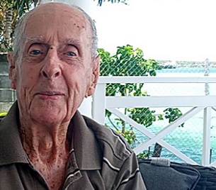 Photo: Fuimaono Lumepa Hald Tuapou Warren Jopling at Kuki's by the Harbor in Salelologa (Photo: Fuimaono Lumepa Hald)