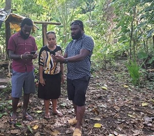Live and Learn Vanuatu staff undergoing training with Serge Warakar, LLV field engagement expert in Teouma. Credit - Charles Hawka, www.dailypost.vu