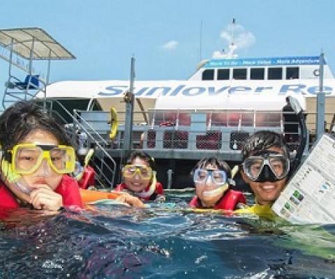 students participating in the GBR citizen science program. source - https://www.eturbonews.com/