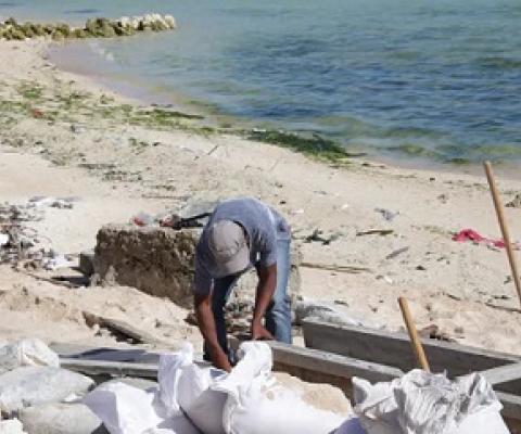 Constructing sea walls to protect low-lying Pacific islands from sea level rise is futile. AAP Image/Elise Scott