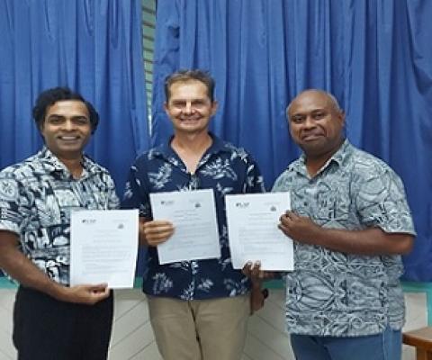 L-r: Dr Krishna Kotra, Science Programme Coordinator, Dr Andrew MacKenzie, Director, USP Emalus Campus and Mr Arthur Faerua, Director General, Ministry of Lands and Natural Resources. Credit - www.dailypost.vu