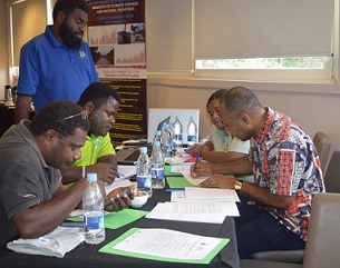 group discussions during workshop with staff of the Ministry of Climate Change and USP students. Source - https://dailypost.vu/